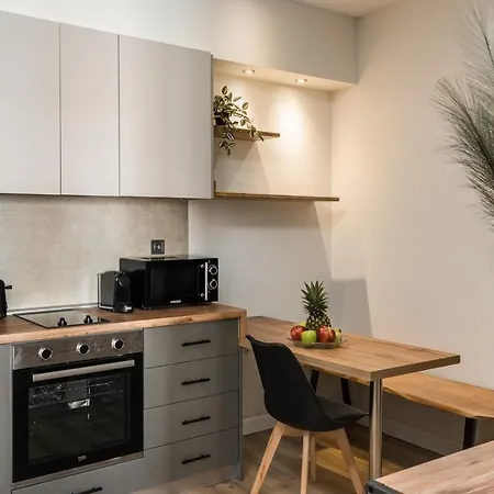 Lorenzo Mavili Apartment